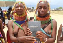 NOVO TESTAMENTO TRADUZIDO EM NYANEKA PELA PRIMEIRA VEZ