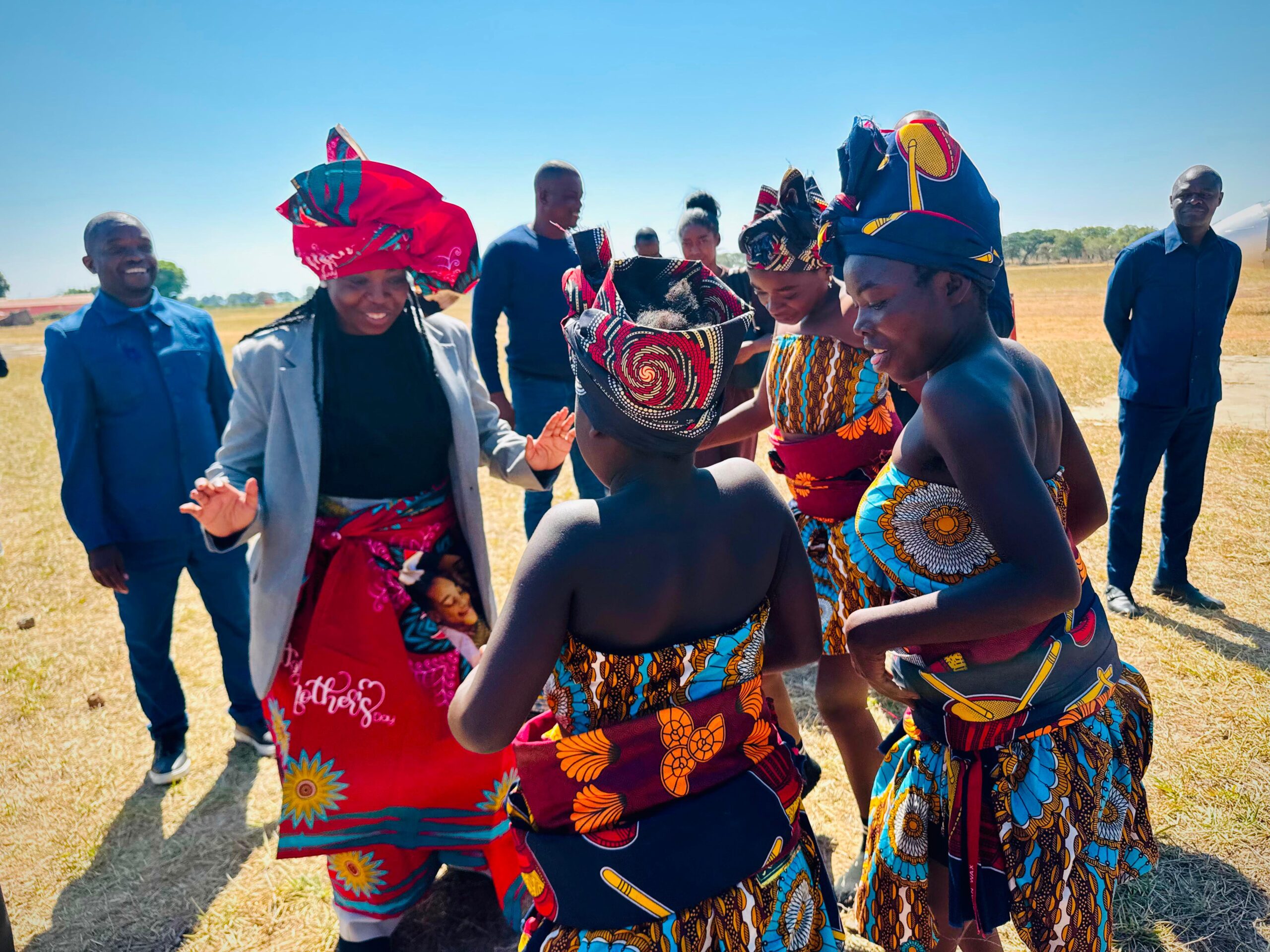 DANILA BRAGANÇA SECRETÁRIA DE ESTADO PARA A JUVENTUDE TRABALHA NA PROVÍNCIA DO MOXICO-LESTE